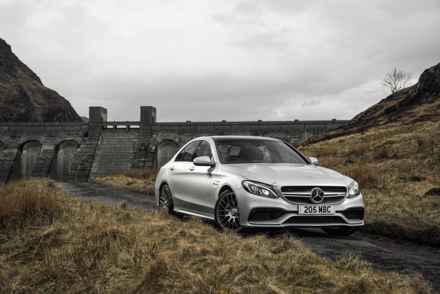  Mercedes-AMG C63 S 2015 года  (UK) (фото 9 из 30)